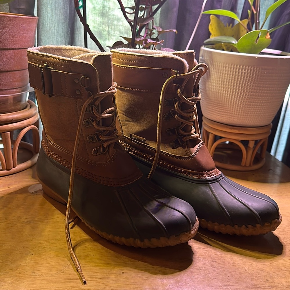 Women’s duck boots